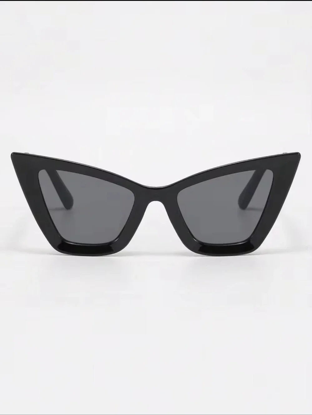 Classic Black Cat-Eye Sunglasses for Women - Glossy Fashion Frame
